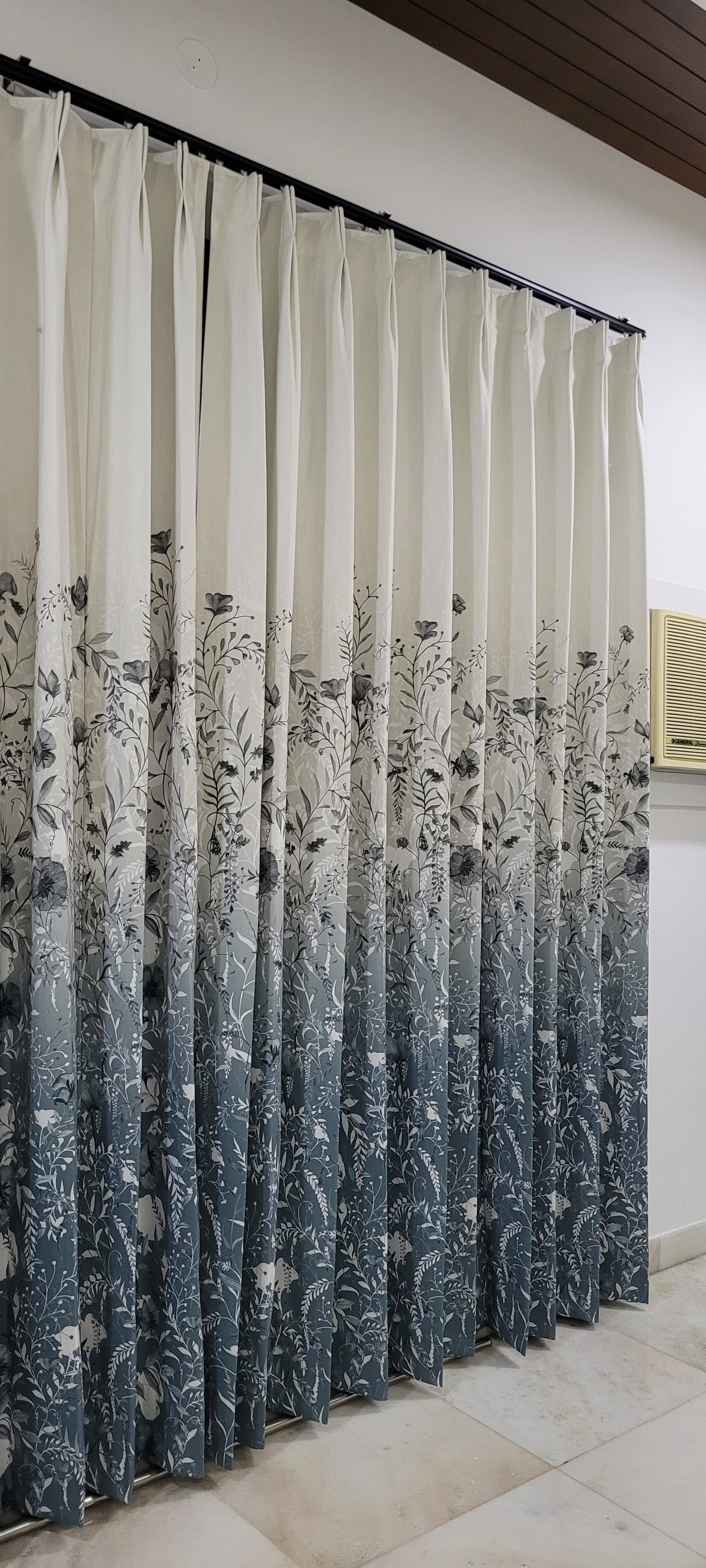 Curtain Curtain